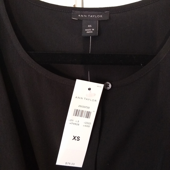 Beautiful Ann Taylor Gathered blouse - Picture 2 of 4